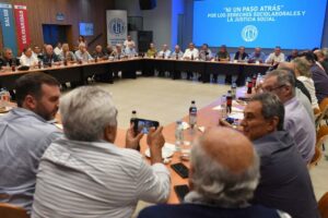 La CGT debate una «medida de acción directa» contra el DNU y la ley ómnibus de Milei