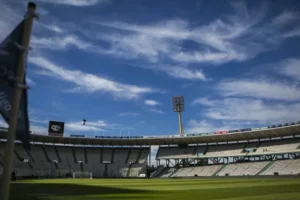 Preocupación por el estado del campo de juego del estadio Mario Alberto Kempes a cuatro días del Superclásico