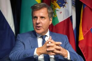 Para Redrado, el ajuste «no lo va a pagar la política, sino la gente»