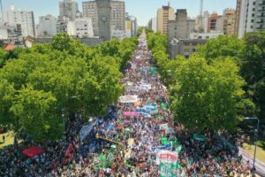 Video: Imagénes sobre la multitudinaria marcha que se realizó en la ciudad
