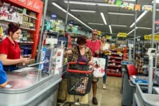 El ajuste golpea fuerte a la clase media: ¿Qué cosas dejó de consumir?