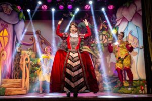 Todas las noches en el Teatro Olympia es “Tierra de héroes y princesas”