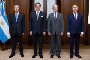 La Corte Suprema comenzará a “estudiar” presentaciones contra el DNU 70/23