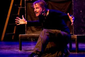 Facundo Arana se presenta con el unipersonal “En el aire”