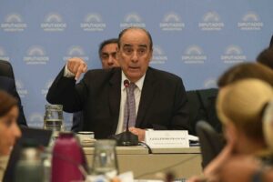 Francos dijo que se estudian «dos o tres alternativas» para la movilidad jubilatoria