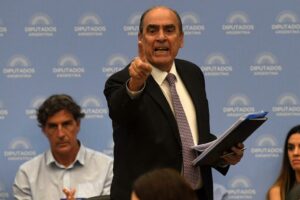 Francos advirtió que si la ley «Bases» no se aprueba «se va a ajustar de otra manera»