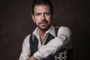 Guillermo Fernández recorrerá en Mar del Plata “Los tangos y sus historias”