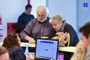 Consultores contradicen a Milei: el 35% del ajuste del gasto público recayó en los jubilados