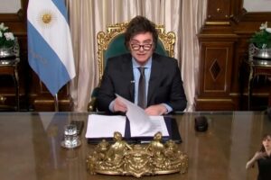 Milei: «Si la inflación de diciembre es 30% a Caputo hay que pasearlo en andas»