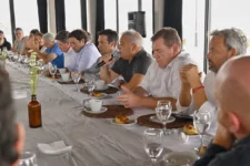 Preocupación por los números del verano: lo que dejó la reunión de los intendentes de la costa atlántica con la Provincia