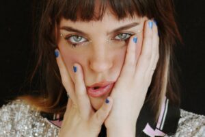 Vale Acevedo presenta su música para extraterrestres