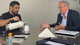 Lunghi se reunió con Homero Giles y aparecieron soluciones con IOMA