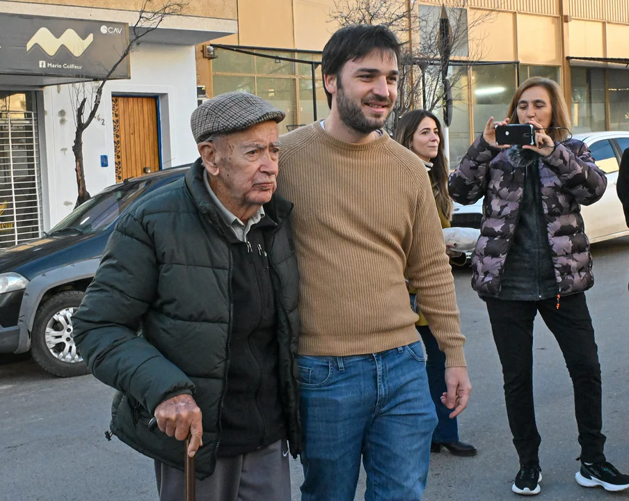 Gobernador de Chubut: “Si para el miércoles no nos quitan la pata de encima, no va a salir un barril más de petróleo. Y ahí te quiero ver”.