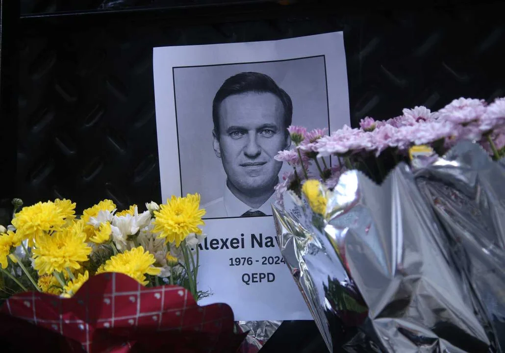 Ciudadanos rusos en la Argentina protestaron en la embajada por la muerte de Navalny