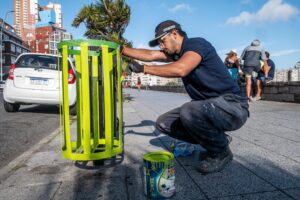 La Municipalidad continúa con la colocación de cestos de basura en distintos espacios públicos