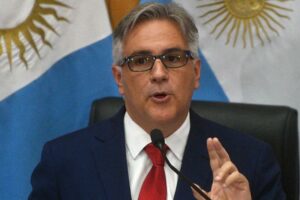 Llaryora: «No creo que ninguna persona de bien quiera fundir a las provincias, menos el Presidente»