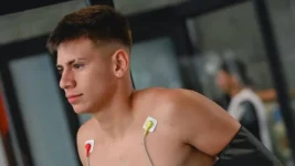 Alivio por Echeverri: le dieron bien los estudios tras el susto en medio del partido de la Selección Argentina Sub 23