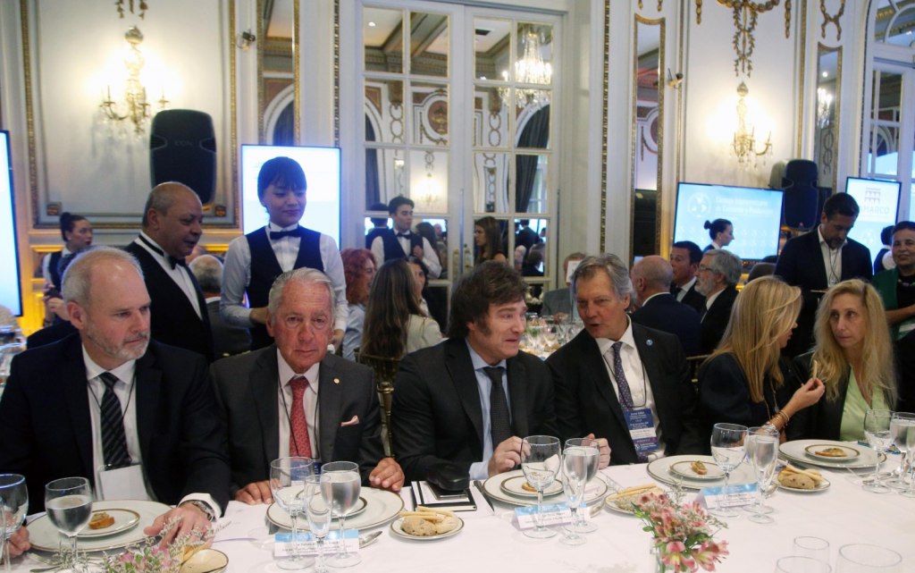 Con agenda propia, una comitiva de empresarios acompaña a Milei en Roma en busca de atraer inversiones