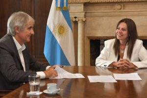Capital Humano firmó un acuerdo con Cáritas para la compra de alimentos