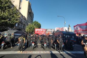 Represión en el Congreso Nacional: detenciones arbitrarias, gases y palos contra manifestantes