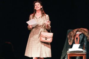 Con dirección y autoría de Lola Moss se presenta “En la sala de espera de un Petit Hotel”