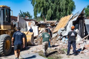 El Municipio derrumbó dos puntos de venta de drogas en barrio Belgrano
