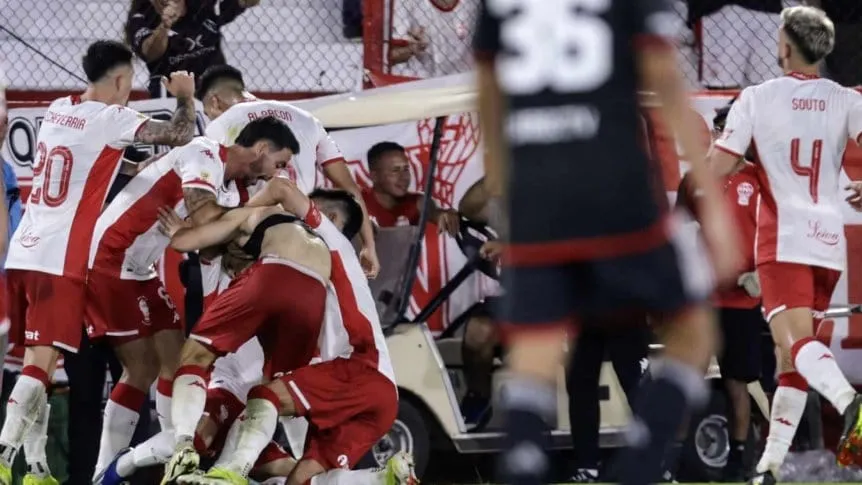 Huracán dio el golpe ante River y lo bajó de la punta de la Copa de la Liga