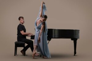 El piano de Leopoldo Gaillour se fusiona con la danza de Montserrat Otegui