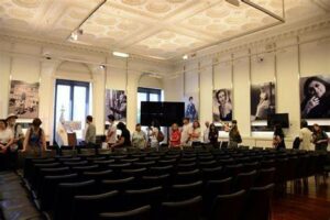 Sale Mercedes Sosa, entra Carlos Menem: Los primeros cambios en el ex Salón de las Mujeres