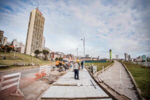 El Municipio continúa con los trabajos de renovación del frente costero