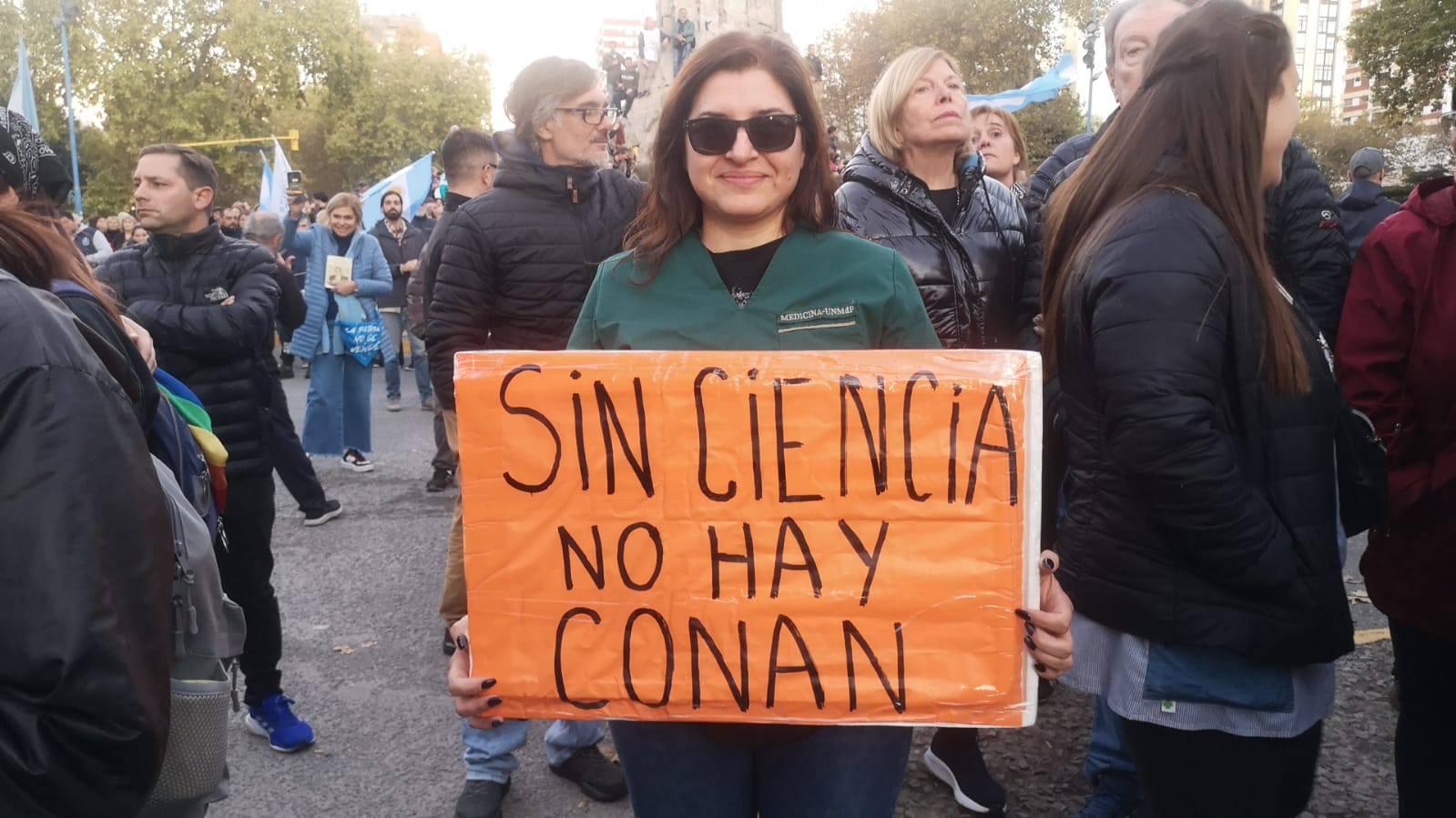 Las fotos de la multitudinaria marcha universitaria en Mar del Plata ...