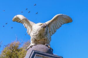 El Municipio recuperó la escultura Águila que pertenece al patrimonio de la ciudad desde 1909