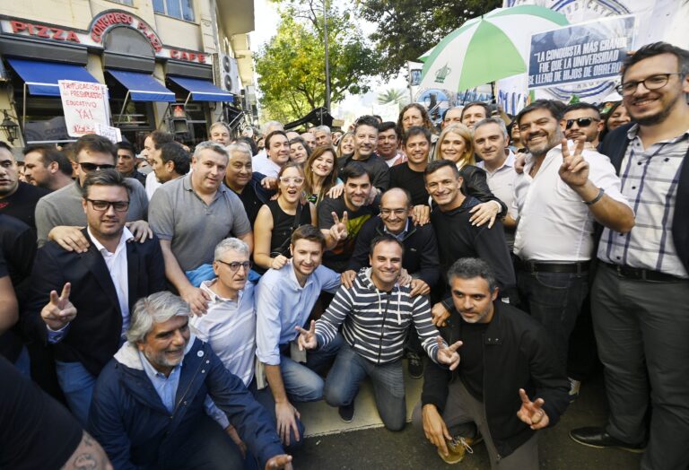 Kicillof hace equilibrio: va al acto de Cristina y se muestra con Ferraresi y Secco
