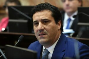 El senador Maximiliano Abad cuestionó los ataques a periodistas por parte del Gobierno