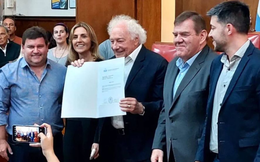 El HCD de Mar del Plata condecoró a Guillermo Coppola con el título al Mérito Deportivo