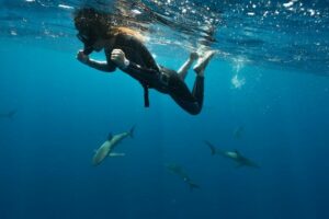 Martina Alvares, una influencer que documenta las costas y genera conciencia sobre el mar