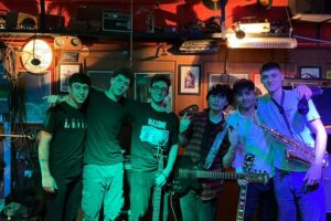 Este viernes será noche de covers con Gen Z, Tabú y Masomé