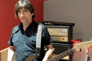 El icónico guitarrista Miguel Roldán celebrará los 30 años del disco “La industria del poder”