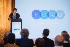 Denunciaron a Javier Milei por «arengar» la fuga de dólares ante empresarios