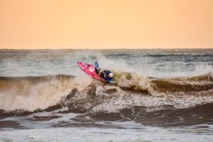 Comienza el Mundial de Kayak Surf en Mar del Plata