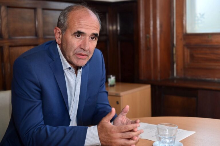 Las universidades nacionales analizan recurrir a la justicia por que el gobierno solo le sube los fondos a la UBA