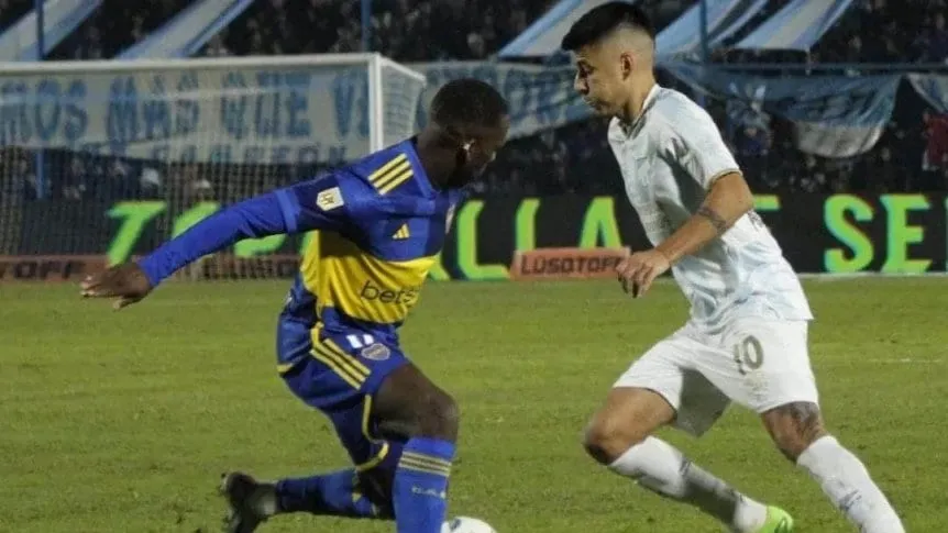 Cómo juega Joaquín Pereyra, el volante que está en la mira de Boca