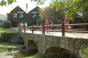 Video: Conflicto y enfrentamiento en el balneario de Torres de Manantiales