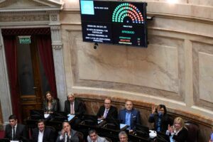 Ley de Bases y paquete fiscal: el oficialismo concretó la firma de los dictámenes y podrá sesionar en el Senado