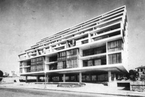 En Mar del Plata hay un edificio que se parece a una máquina de escribir y está por cumplir 65 años
