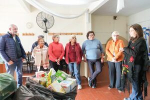 El Auditorium entregó una tonelada de alimentos recolectada en las funciones del ciclo + Cine Nacional