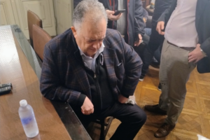 Video: Gases lacrimógenos alcanzaron a los  diputados Eduardo Valdés, Carlos Castagneto y Leopoldo Moreau