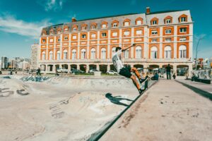 Avanzan las obras de renovación en el paseo costero de Mar del Plata