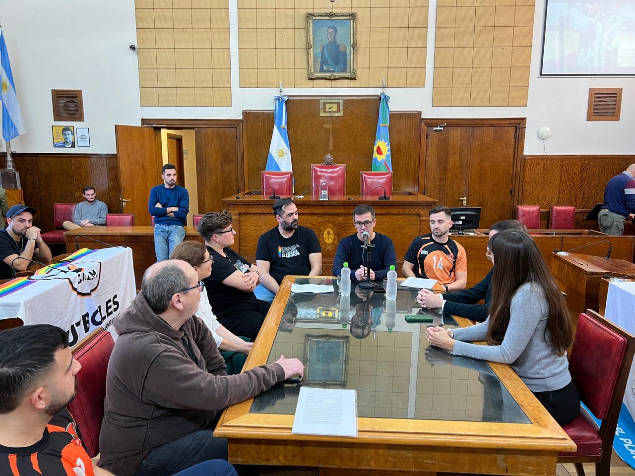 Distinción para una asociación civil que fomenta la práctica de deportes en la comunidad LGBTQI