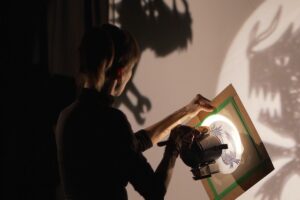 “Cosa de dragones” lleva al teatro el mundo literario de Gustavo Roldán